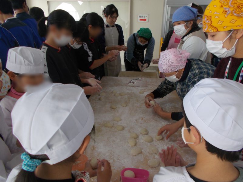 もちまるめ中学生と児童