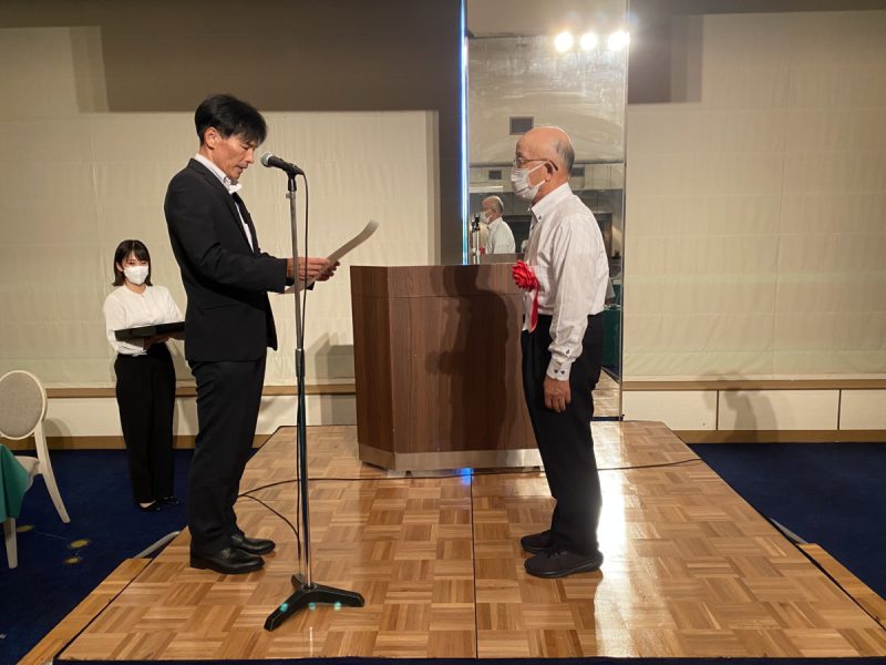 大阪府道路協会から表彰を受ける