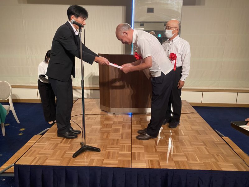 大阪府道路協会から表彰を受ける