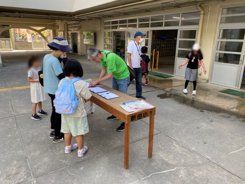 みこし作製と手拭い染め受付